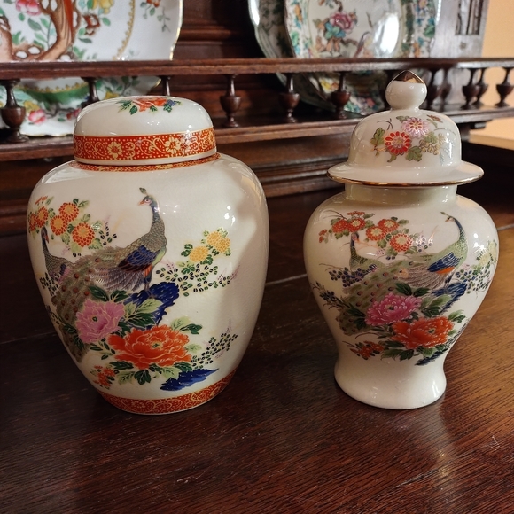 Satsuma Other - Pair of Japanese (Satsuma)Lidded Ginger Jars or Small Urns